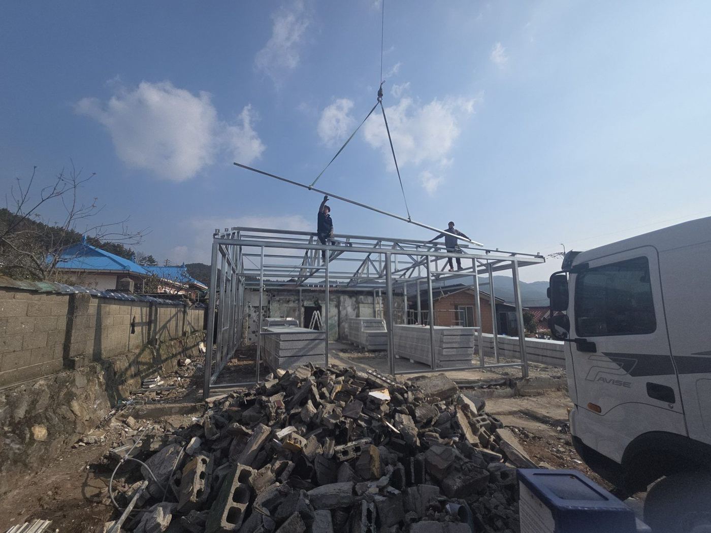 주택 철골 뼈대 세우기